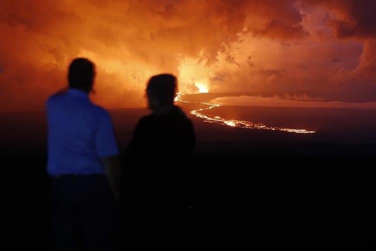 Viewers flock to eruption of world's largest volcano