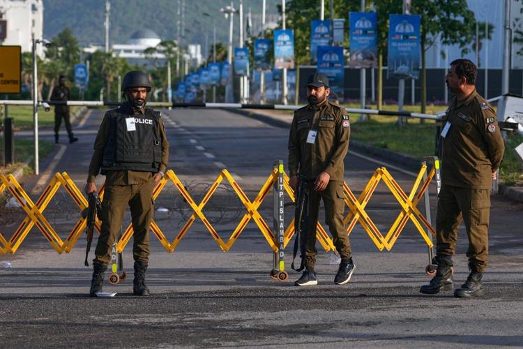 Iran's foreign minister leaves without meeting US envoys, Pakistani officials say