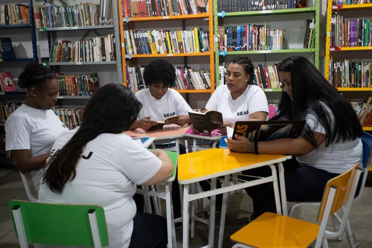 Brazilian inmates find relief and reduce sentences through reading