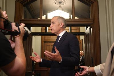 Prime Minister Mark Carney huddles with cabinet in Toronto ahead of fall sitting