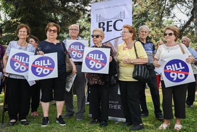 Protesters, advocates worry Quebec is complicating access to health care in English