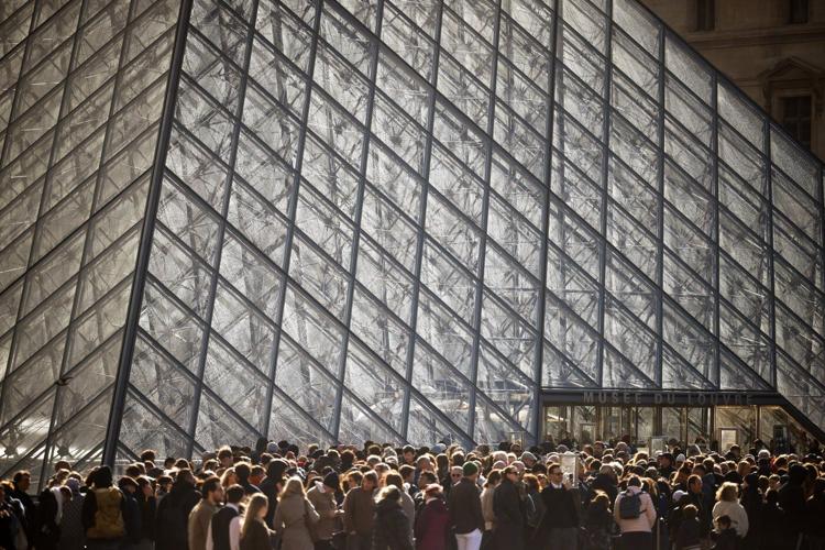 A timeline of the jewel heist at the Louvre in Paris