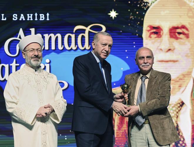 Erdogan accuses the opposition of wrecking Turkey's economy during protests over mayor's jailing