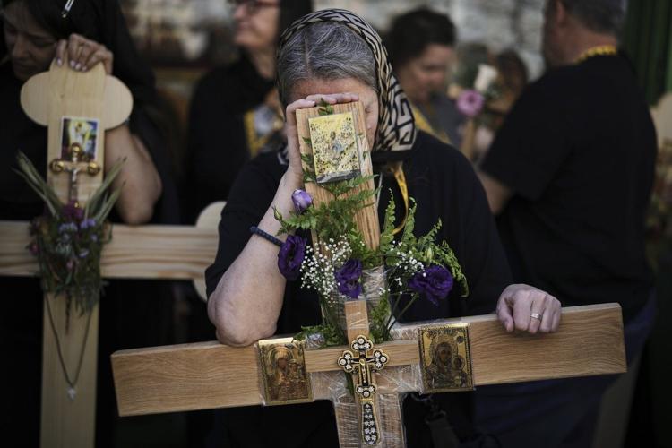 PHOTO COLLECTION: Good Friday Around the World