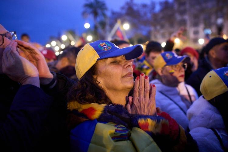 Photos show people reacting to the US capture of Venezuelan President Nicolas Maduro
