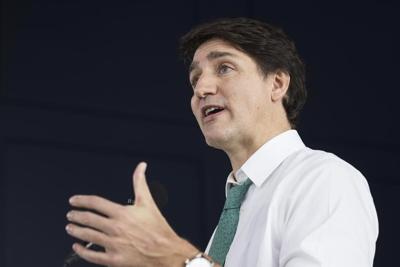 Justin Trudeau fustige les politiques de Danielle Smith sur les jeunes transgenres