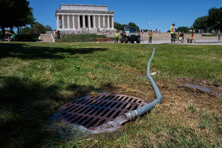 Trump administration uses hydrogen peroxide and tiny bubbles against algae in Reflecting Pool