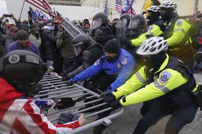 FBI: Newspaper editor interfered with police at Capitol riot