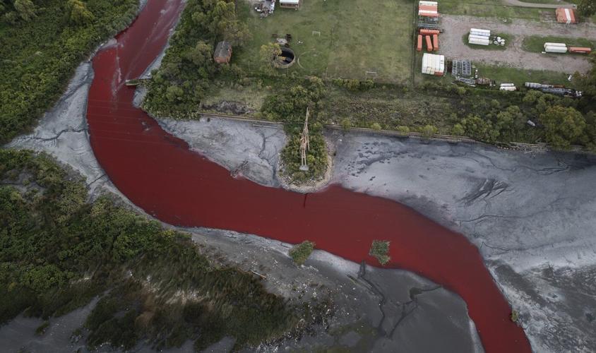 ‘It looks like a stream of blood.’ A river near Buenos Aires turns red, sparking fears of toxic leak