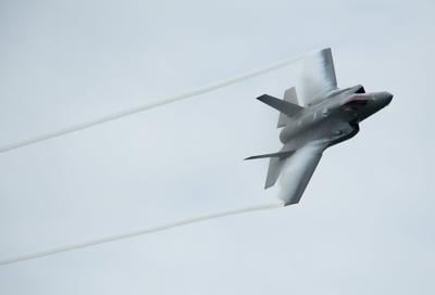 ɫtv Defence considering purchase of fighter drones that could fly with F-35