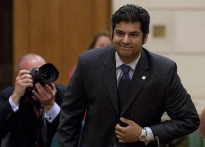 Former federal politician who once faked radio interview looks to re-enter politics