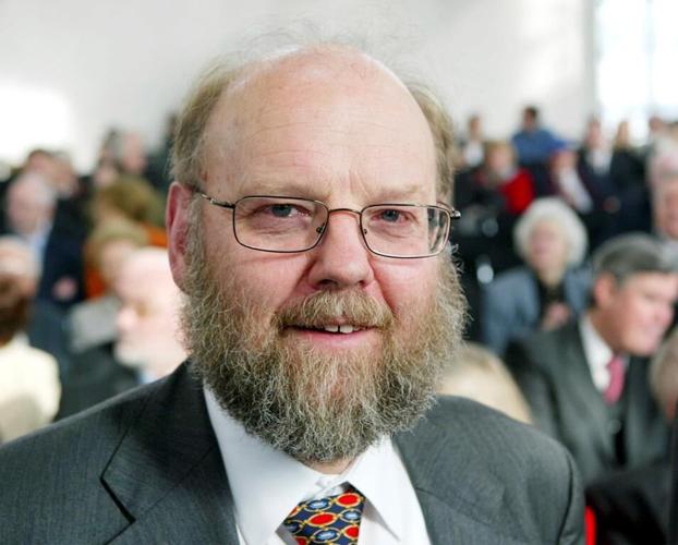 Ian Wilmut, a British scientist who led the team that cloned Dolly the Sheep, dies at age 79