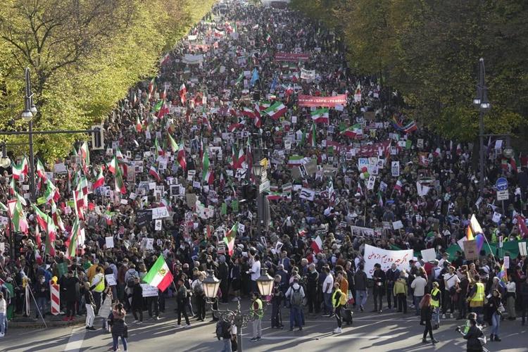 Protest against Iranian regime draws thousands in Berlin