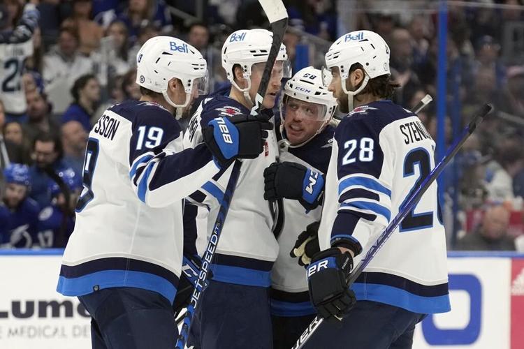 Neiderreiter, Barron score in second, Jets beat Lightning 3-2