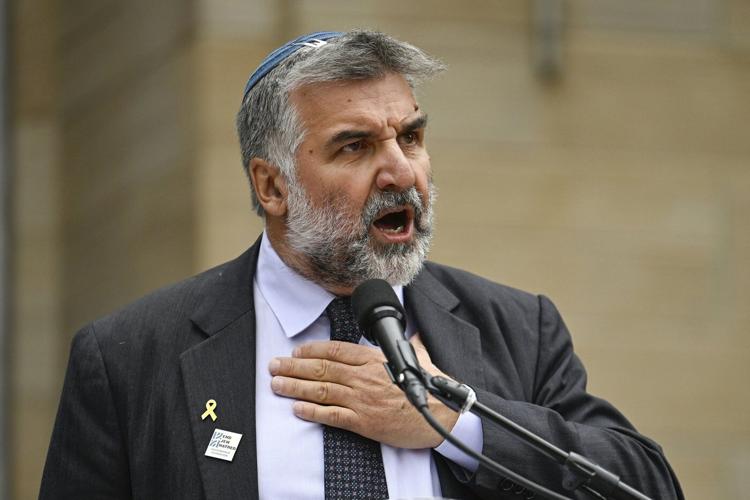 A US judge halts the deportation of the Egyptian family of the Boulder firebombing suspect