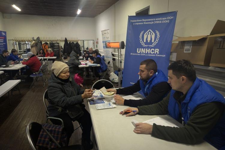 Russian forces edge closer to a key eastern Ukraine city in intense fighting, officials say