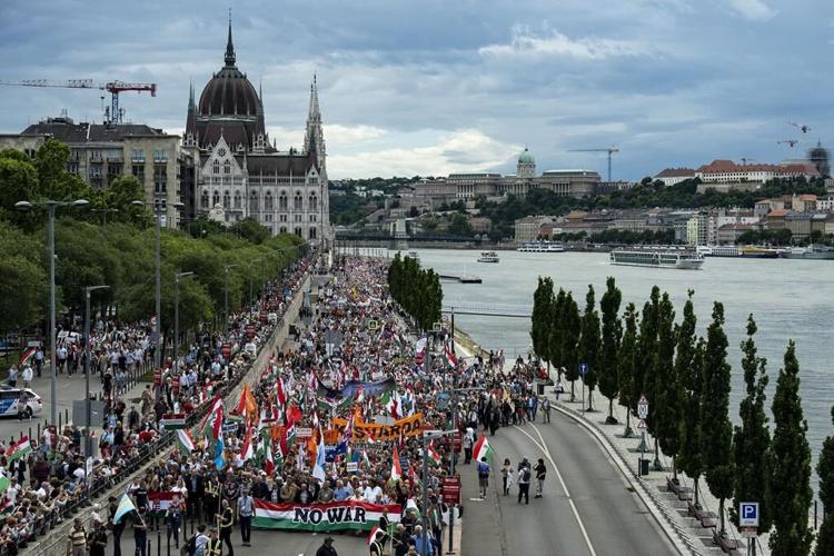 Orbán stages a 'peace march' in Hungary in a show of strength before European Parliament election