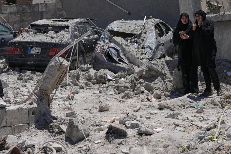 US-Iran talks begin Sunday in Switzerland as Tehran closes the strait over Lebanon fighting