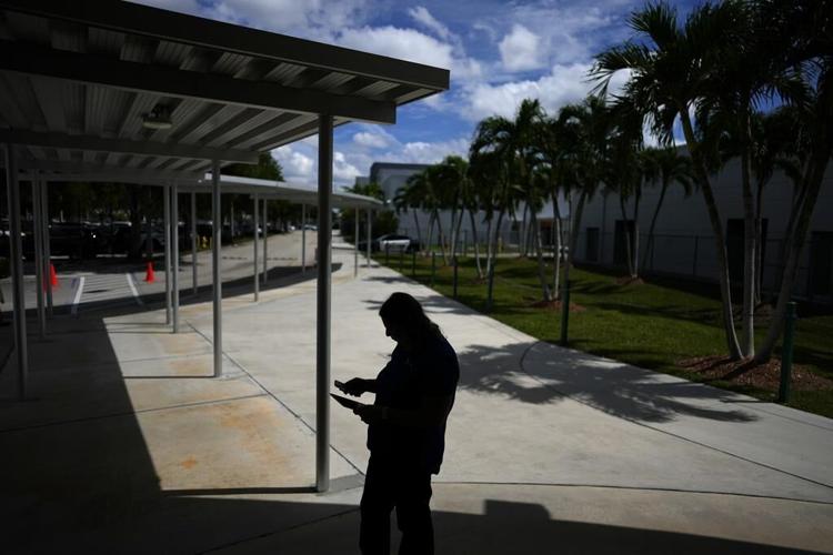 Lacking counselors, US schools turn to the booming business of online therapy