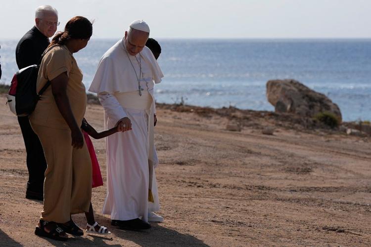 Pope marks July 4 by praying in Lampedusa for migrants who died seeking freedom and prosperity