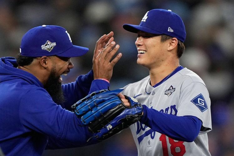 Yamamoto throws first World Series complete game since 2015 as Dodgers beat Blue Jays 5-1 in Game 2