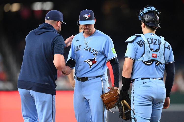 ��ɫtvs draw six walks against Bieber in four-run first inning, beat Blue Jays 8-6