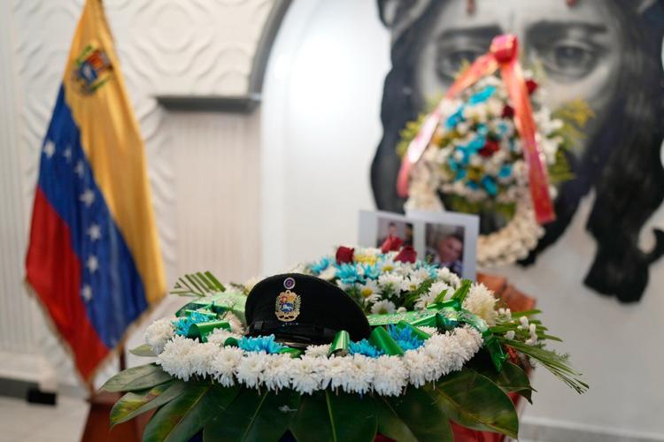 Photos show Venezuelans mourning loved ones killed during US operation to capture Nicolás Maduro