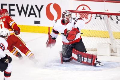 Solid Markstrom helps Flames burn Senators 5-1
