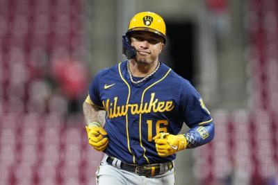 AP source: Mariners close to acquiring Brewers' Kolten Wong