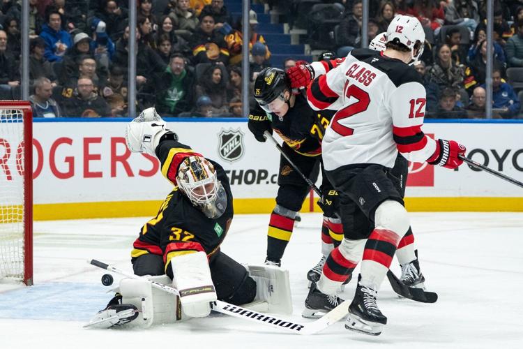 Glass scores twice as New Jersey Devils capture 5-4 victory over Vancouver Canucks