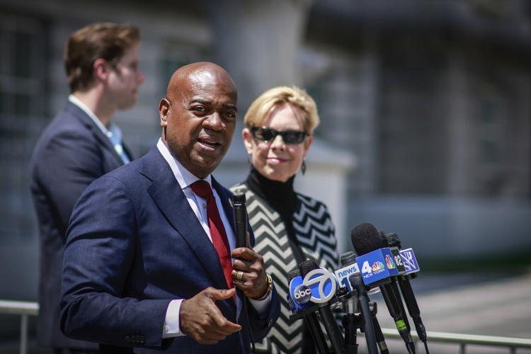 Newark mayor sues New Jersey's top federal prosecutor after arrest at immigration detention site