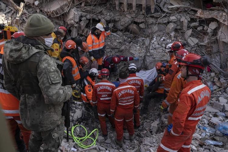 Turkey detains building contractors as quake deaths pass 33K