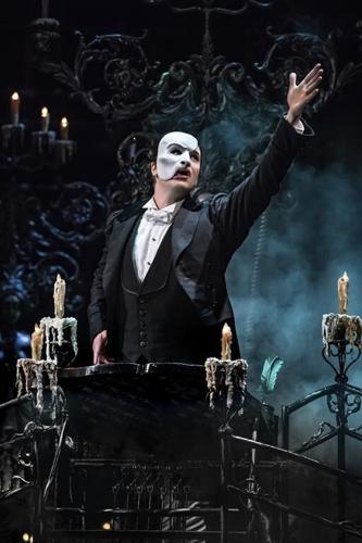 'The Phantom of the Opera' extends its long Broadway goodbye