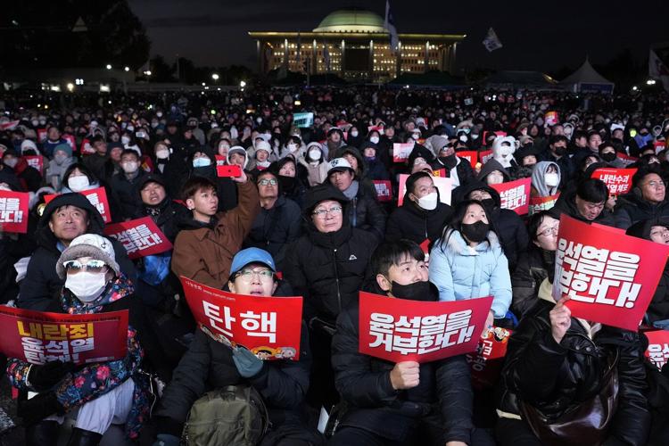 South Korean prosecutors detain ex-defense chief over martial law imposition, reports say