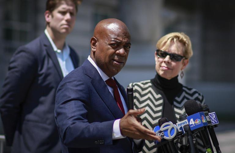 Newark mayor sues New Jersey's top federal prosecutor after arrest at immigration detention site