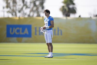 Justin Herbert surprises teammates with red-tinted contact lenses at Chargers camp