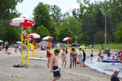 About 7 people a year die trying to save others from drowning in Canada, study finds