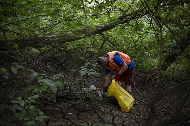 Volunteers head off plastic waste crisis by removing tons of rubbish from Hungarian river
