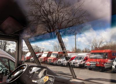 Postes Canada met à pied des travailleurs en grève