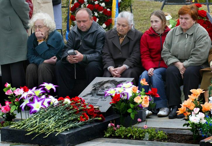 AP Was There: Early Chernobyl victims buried in Moscow cemetery