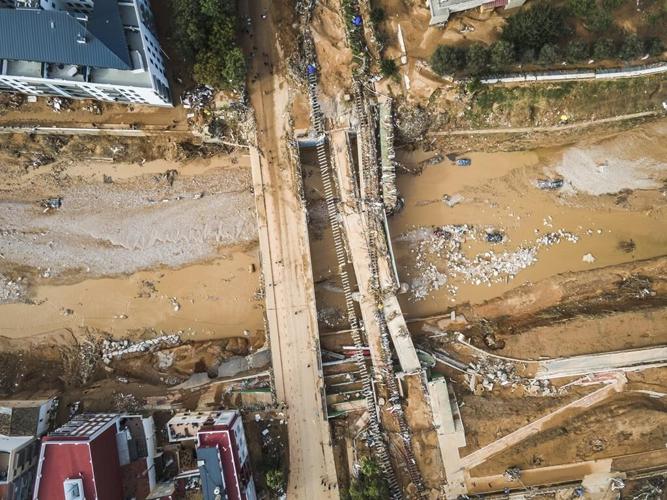 Spain's government to send 10,000 soldiers and police to Valencia after deadly floods