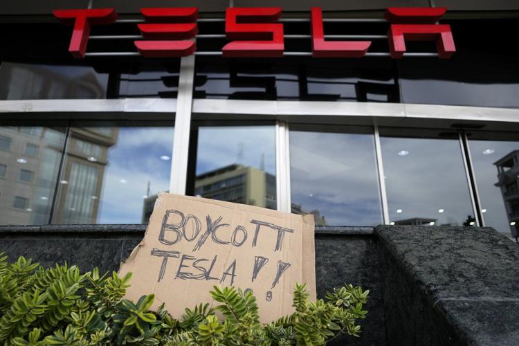 PHOTO COLLECTION: Elon Musk Protests