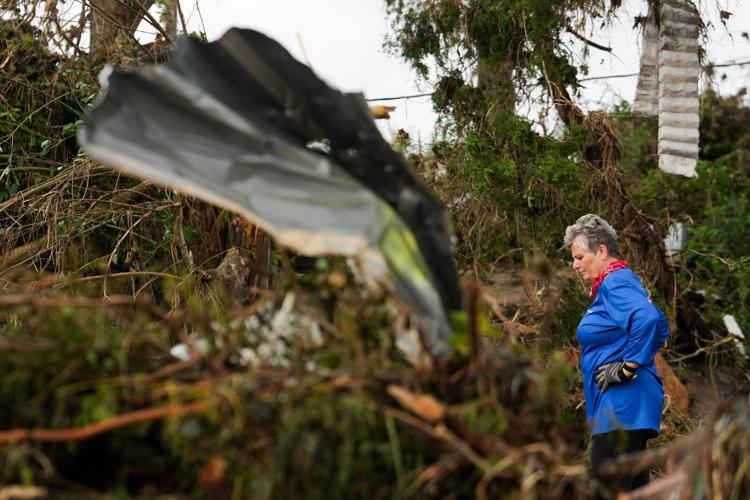 Risk of further floods in Texas during desperate search for missing as death toll tops 80