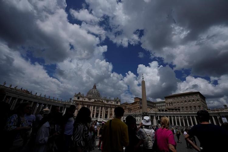 Hospitalized Pope Francis follows Mass on TV, lunches with medical personnel and aides