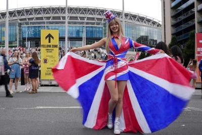 Taylor Swift's Eras tour returns in London, with assist from Ed Sheeran, after foiled terror plot