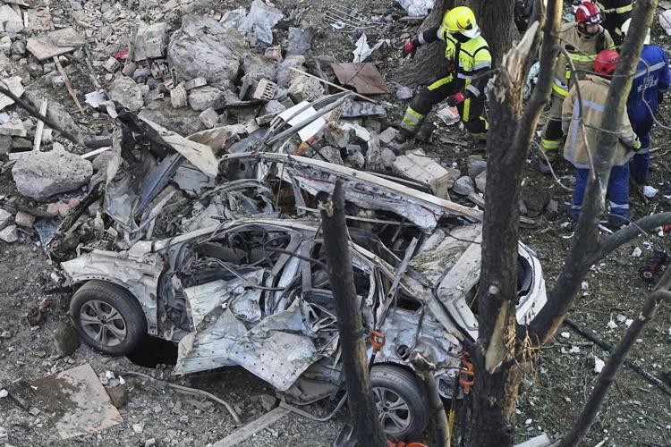 Russian attacks on Ukraine kill at least 6 and injure over a dozen
