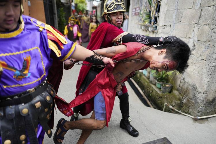 PHOTO COLLECTION: Holy Week Around the World
