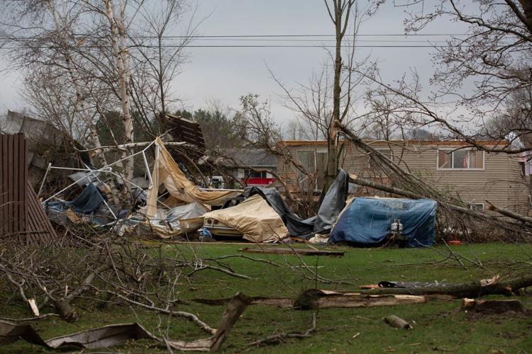 Powerful winds and reported tornadoes rip through the Midwest, leaving heavy damage but no deaths