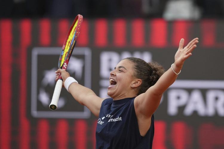 Paolini beats Gauff to become first home player in 40 years to win the Italian Open