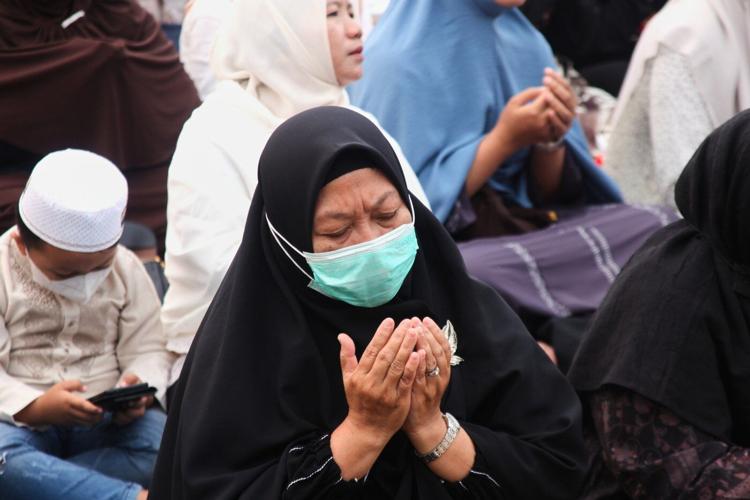 Indonesians brave choking smoke to pray for rain as country battles wildfires